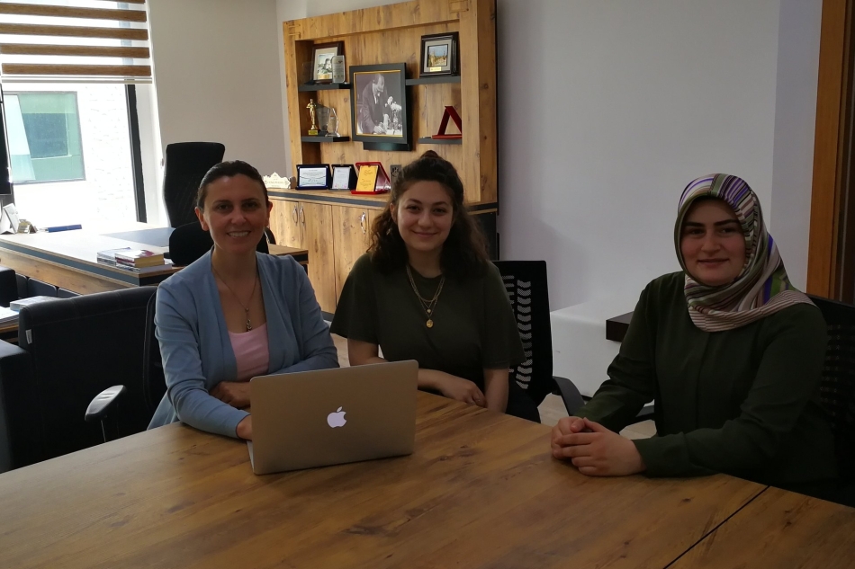 We continue to answer the questions of high school students at the head office of the association :)